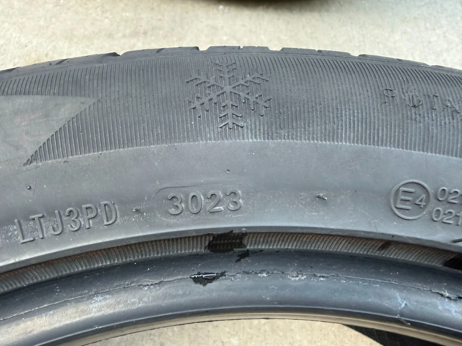 Гуми Зимни 235/50R19, снимка 5 - Гуми и джанти - 55832749