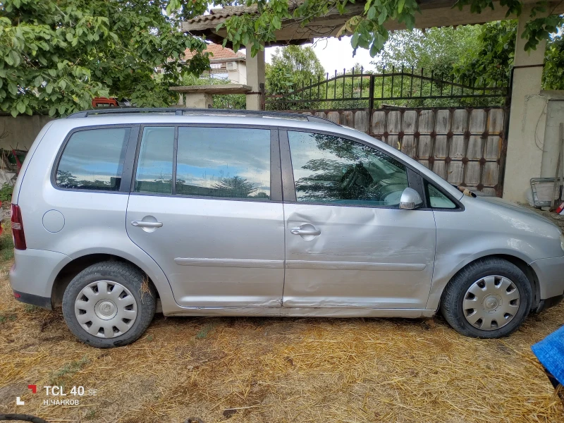 VW Touran 1.6 fsi, снимка 3 - Автомобили и джипове - 47338155