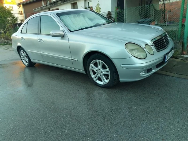 Mercedes-Benz E 220, снимка 4 - Автомобили и джипове - 47862487