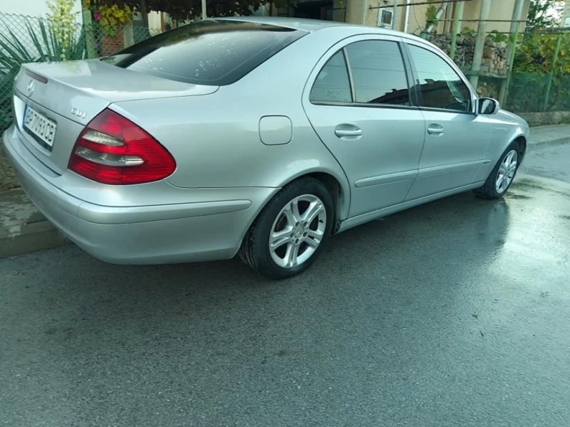 Mercedes-Benz E 220, снимка 3 - Автомобили и джипове - 47862487