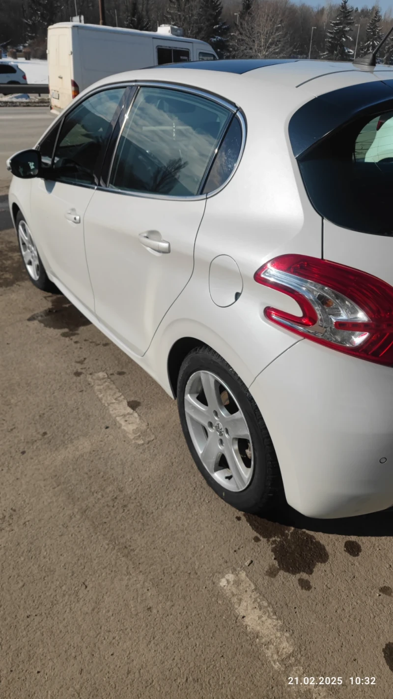 Peugeot 208 1.6 HDI, снимка 12 - Автомобили и джипове - 49270033