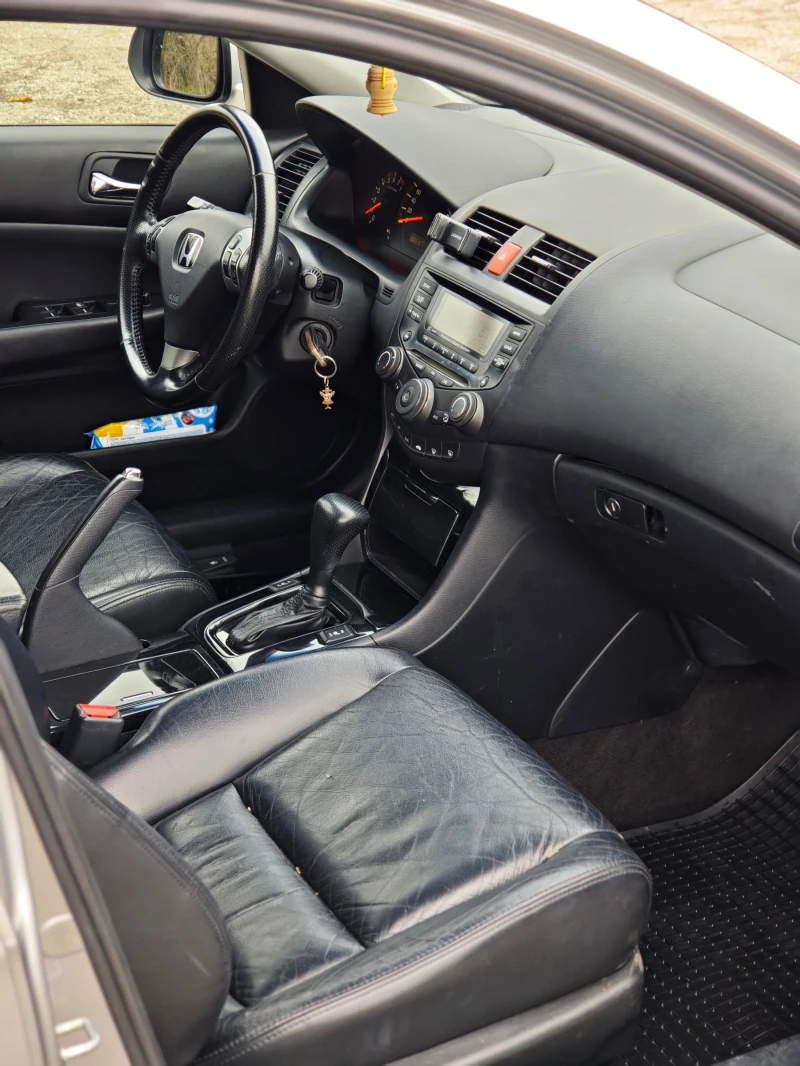 Honda Accord 2.4Executive, снимка 7 - Автомобили и джипове - 52895211