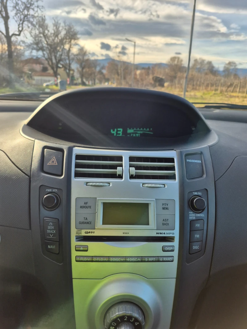 Toyota Yaris, снимка 4 - Автомобили и джипове - 53058340