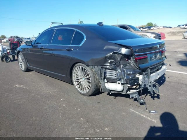 BMW 740 HEADUP* AMBIENT* LANE-ASSIST* HARMAN-KARDON* МАСАЖ, снимка 4 - Автомобили и джипове - 53109989