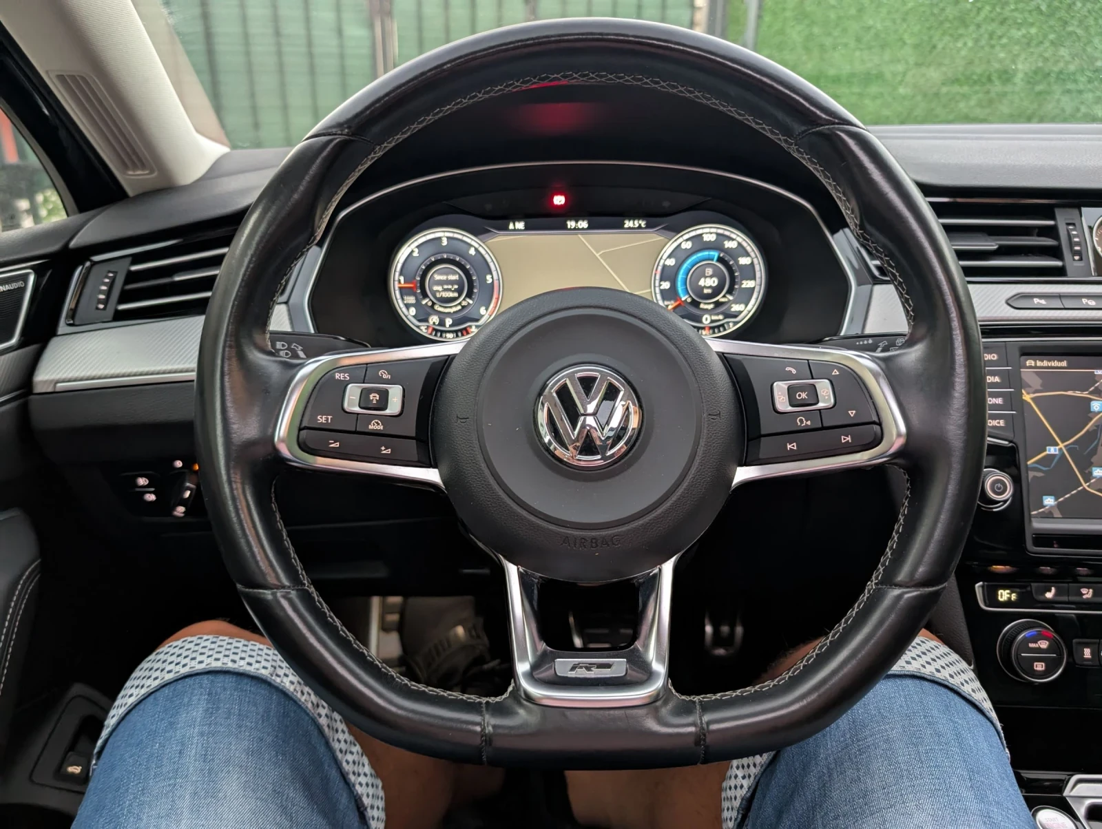VW Passat 2.0TDI 240кс.* 4х4* 3xR-Line* Dynaudio* HeudUP - изображение 10