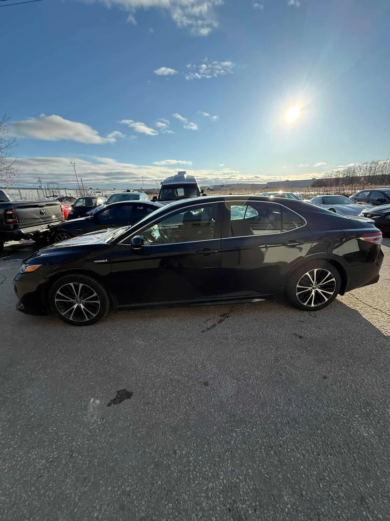 Toyota Camry * Hybrid * CARFAX * ПАНО * KEYLESS * ПОДГРЕВИ *  - изображение 2