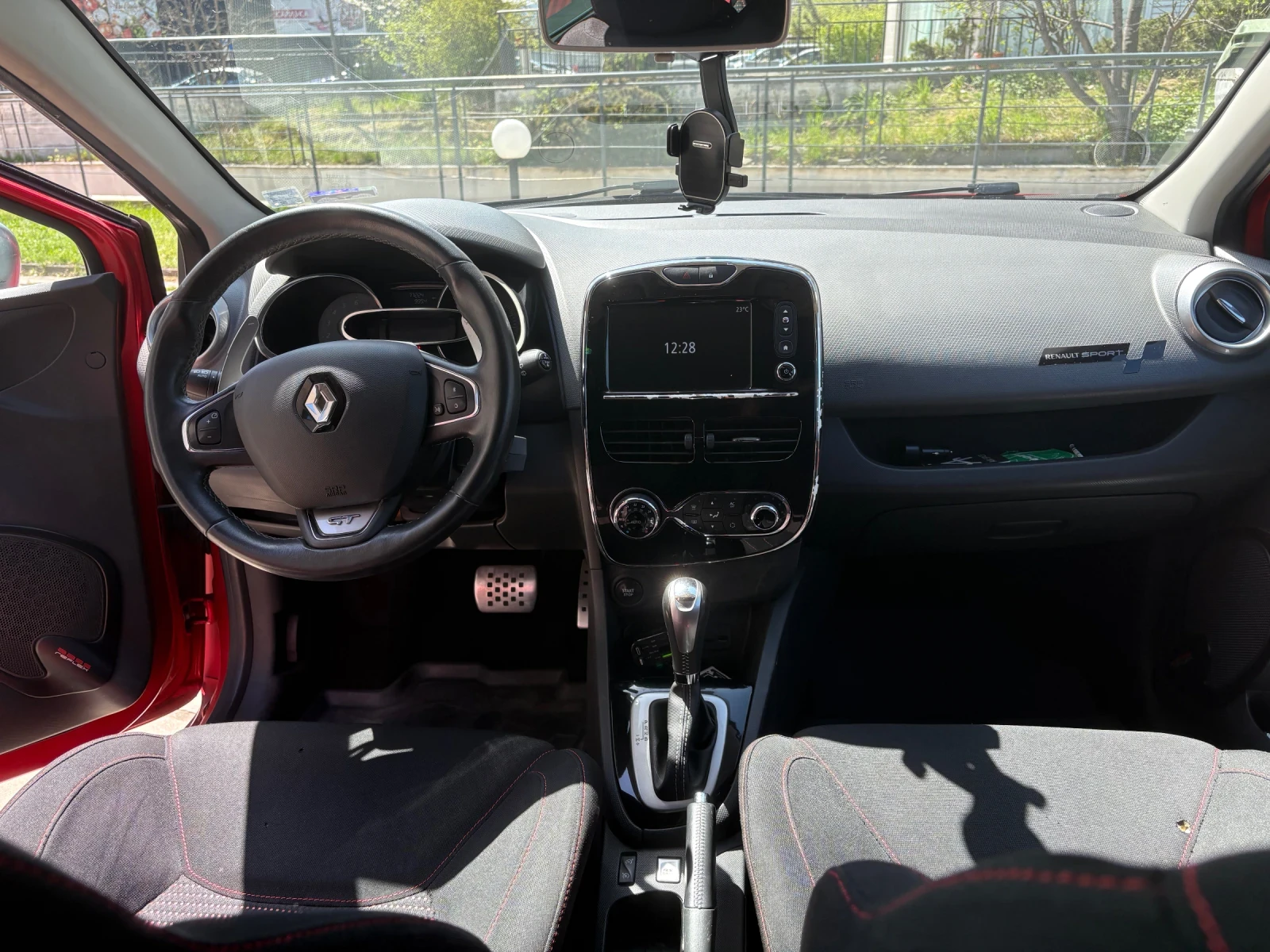 Renault Clio 1.2 gt line, снимка 6 - Автомобили и джипове - 54226441