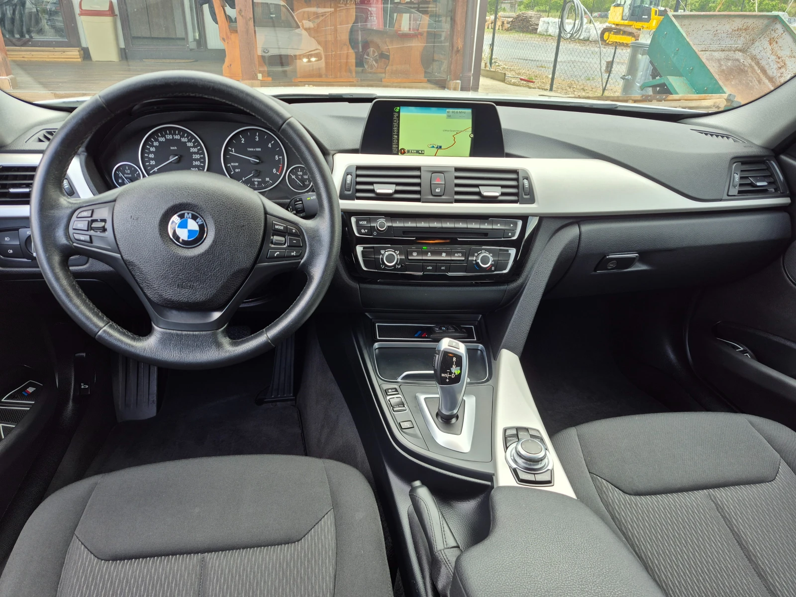 BMW 318 2.0 D, снимка 10 - Автомобили и джипове - 54610682