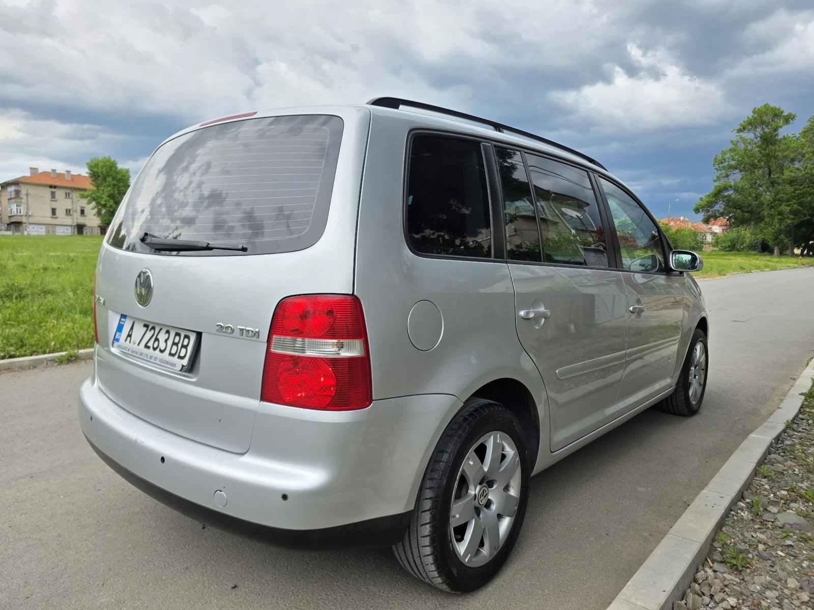 VW Touran 2.0TDI 7-местен с работещ климатроник , снимка 5 - Автомобили и джипове - 54733182