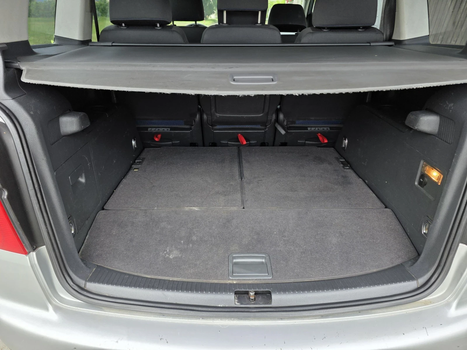 VW Touran 2.0TDI 7-местен с работещ климатроник , снимка 15 - Автомобили и джипове - 54733182