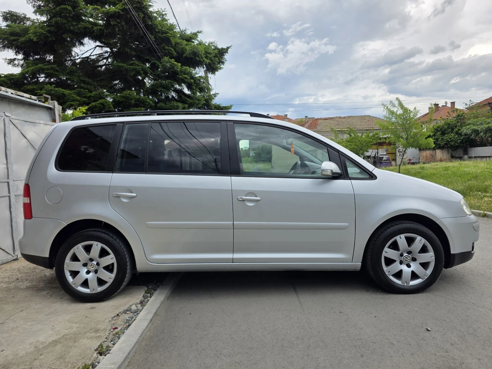 VW Touran 2.0TDI 7-местен с работещ климатроник , снимка 8 - Автомобили и джипове - 54733182
