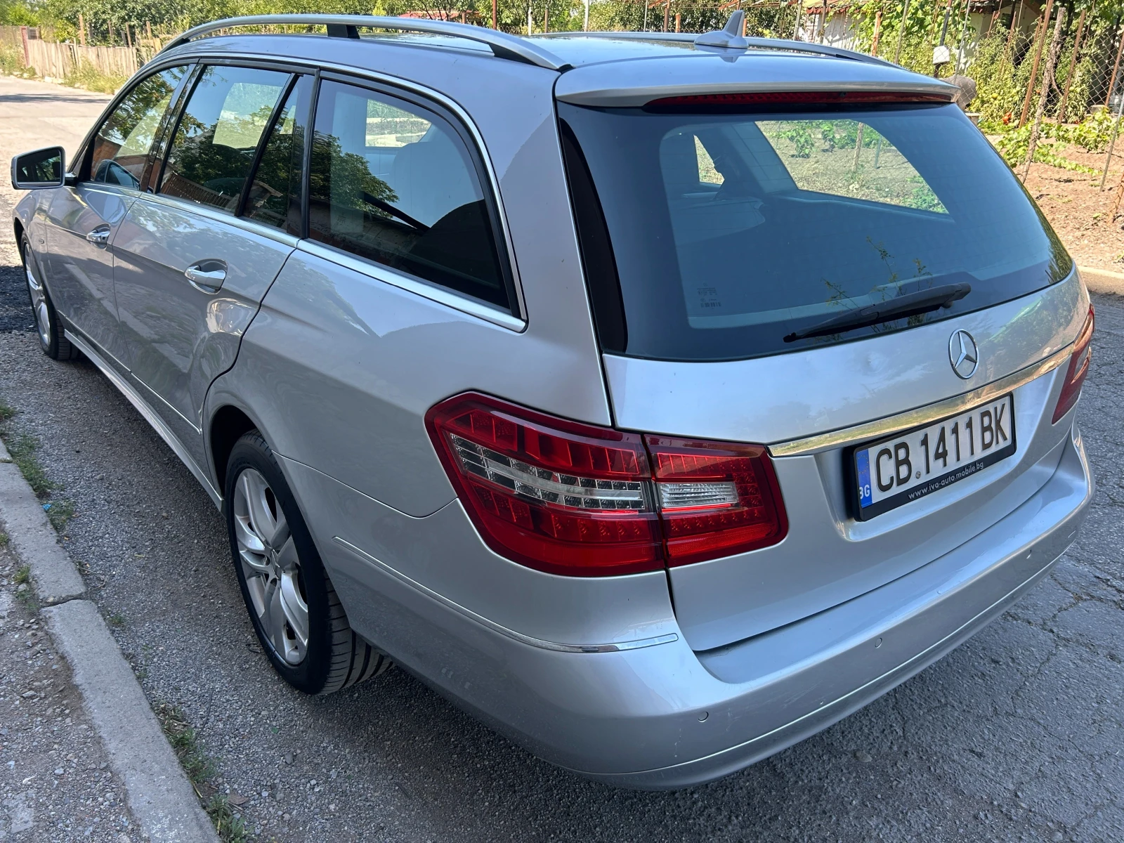Mercedes-Benz E 220 2.2CDI/Avantgarde, снимка 3 - Автомобили и джипове - 55696578
