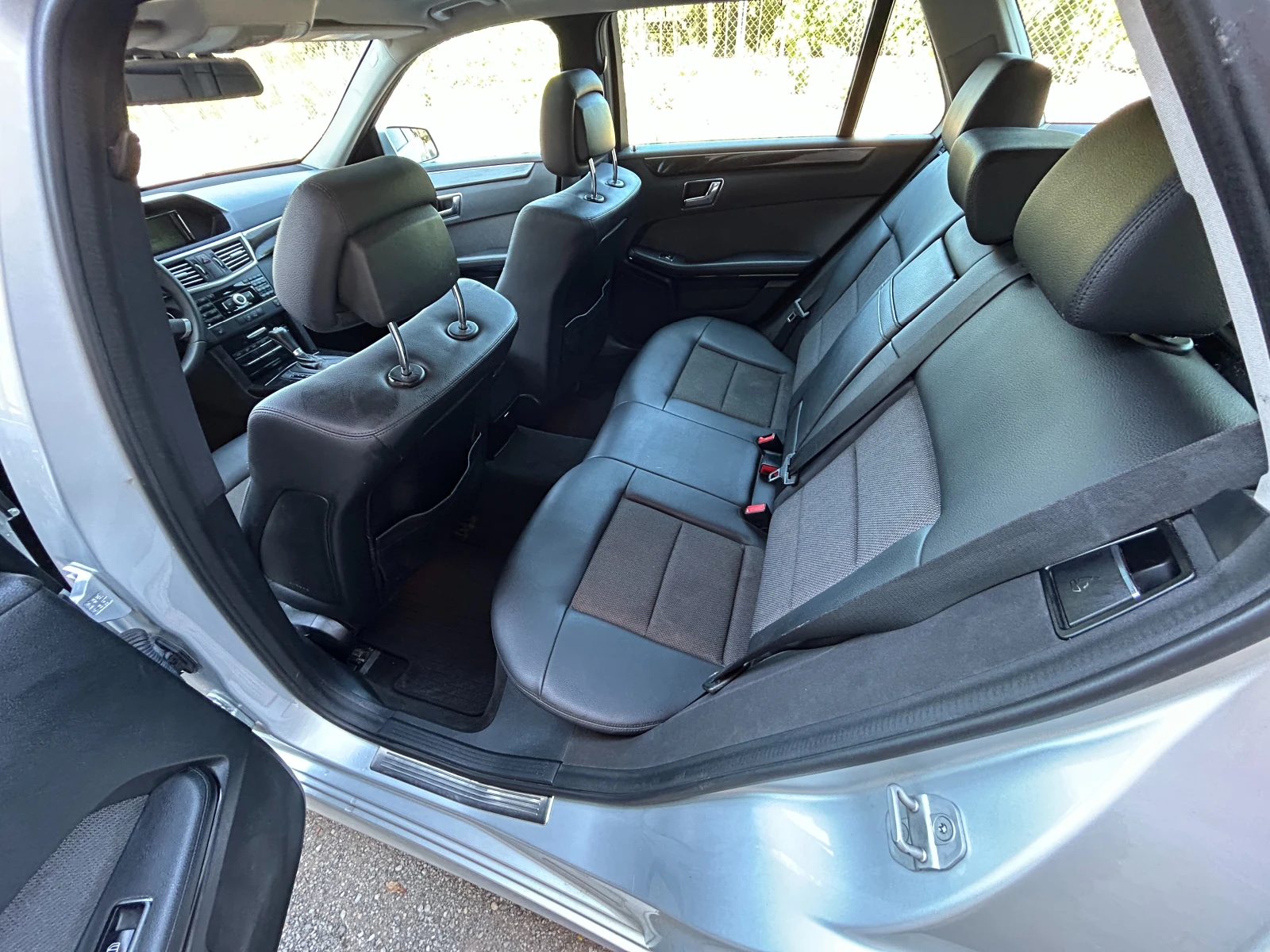 Mercedes-Benz E 220 2.2CDI/Avantgarde, снимка 12 - Автомобили и джипове - 55696578