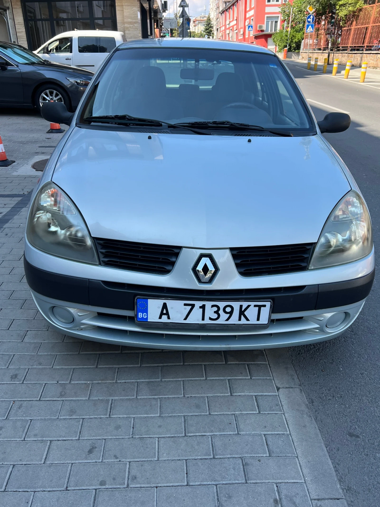 Renault Clio, снимка 7 - Автомобили и джипове - 55848790