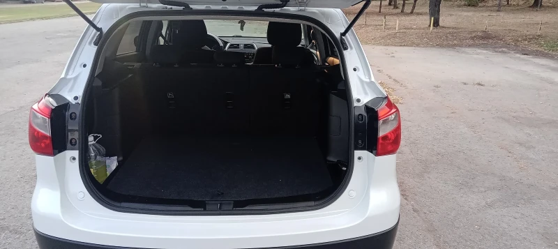 Suzuki SX4 S-Cross 1.6DI-D 120 к.с.KLIMATRON Обслужен Всичко платено, снимка 8 - Автомобили и джипове - 51816611