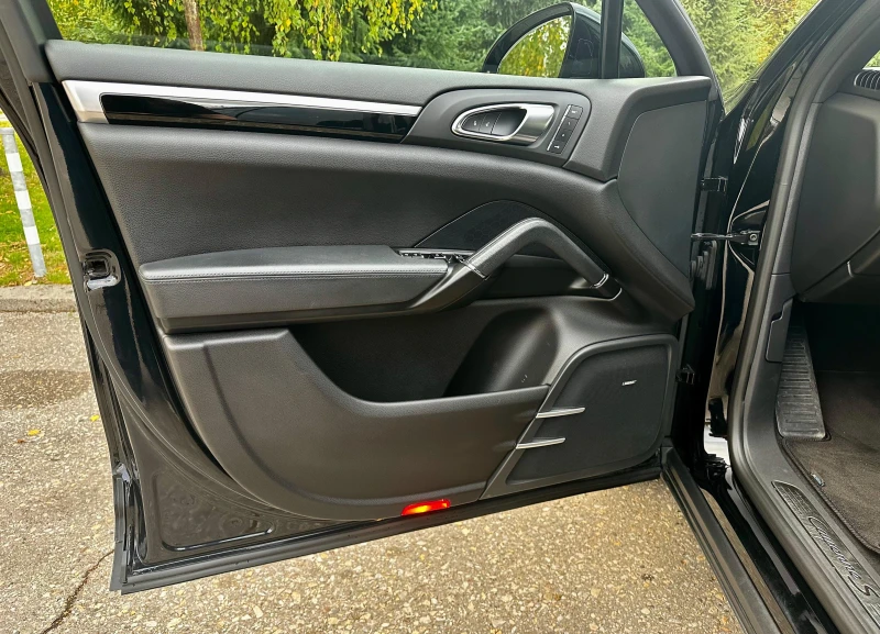 Porsche Cayenne S* Face* Bose* Панорама* Вентилация* Chrono, снимка 8 - Автомобили и джипове - 52156763