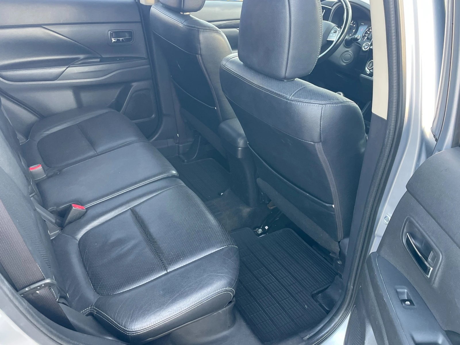 Mitsubishi Outlander ПЕРФЕКТЕН, снимка 13 - Автомобили и джипове - 54235894