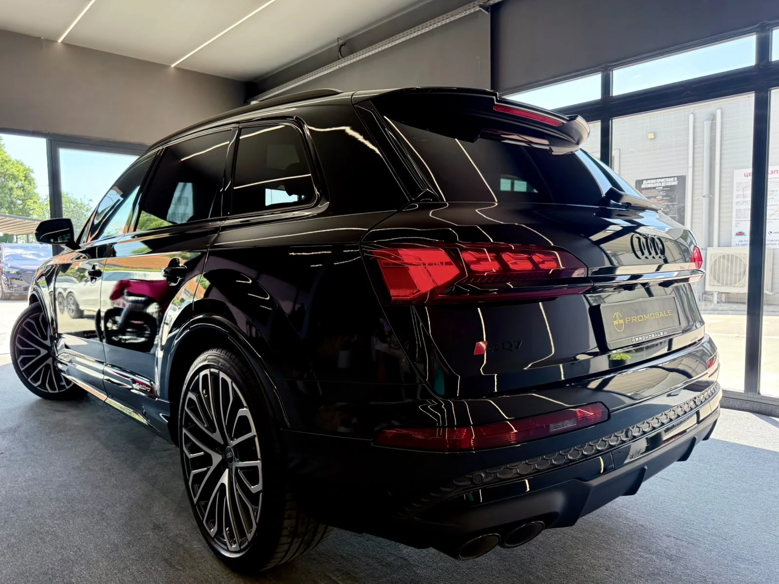 Audi SQ7 ГАРАНЦИОНЕН* 7 МЕСТЕН* Pano* B&O* Full* ЛИЗИНГ , снимка 4 - Автомобили и джипове - 55231307