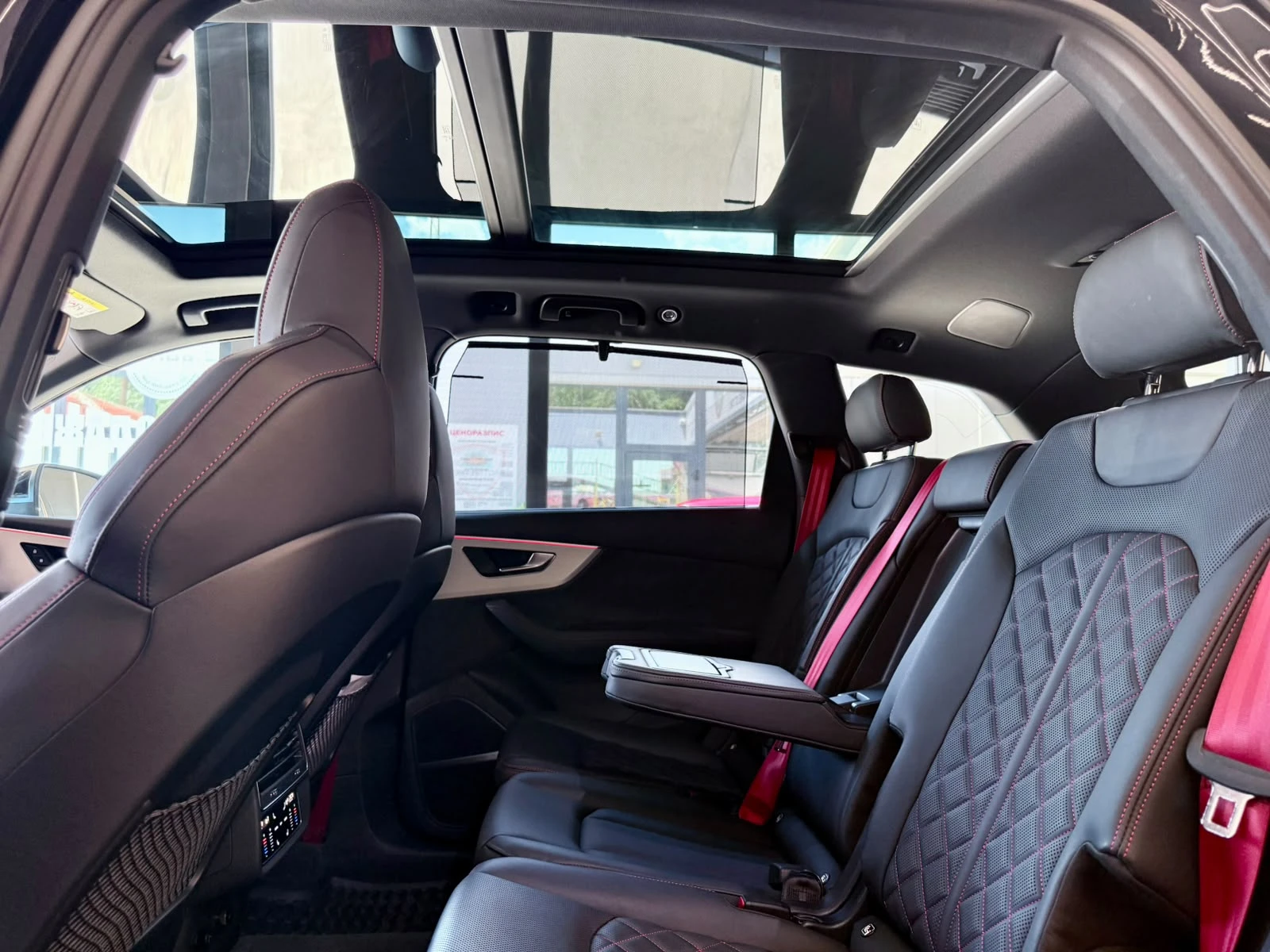Audi SQ7 ГАРАНЦИОНЕН* 7 МЕСТЕН* Pano* B&O* Full* ЛИЗИНГ , снимка 14 - Автомобили и джипове - 55231307