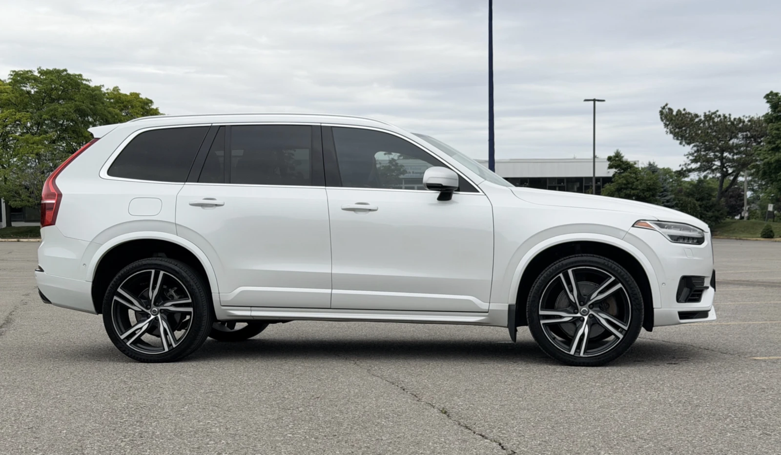 Volvo Xc90 T8 R-Design / Bowers & Wilkins / 360 Камери / ПАНО, снимка 11 - Автомобили и джипове - 55465434