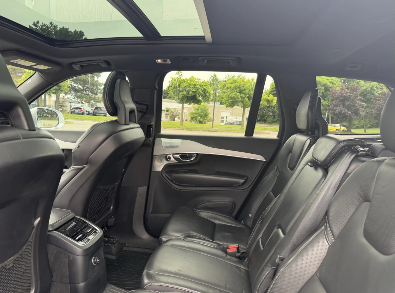 Volvo Xc90 T8 R-Design / Bowers & Wilkins / 360 Камери / ПАНО, снимка 14 - Автомобили и джипове - 55465434