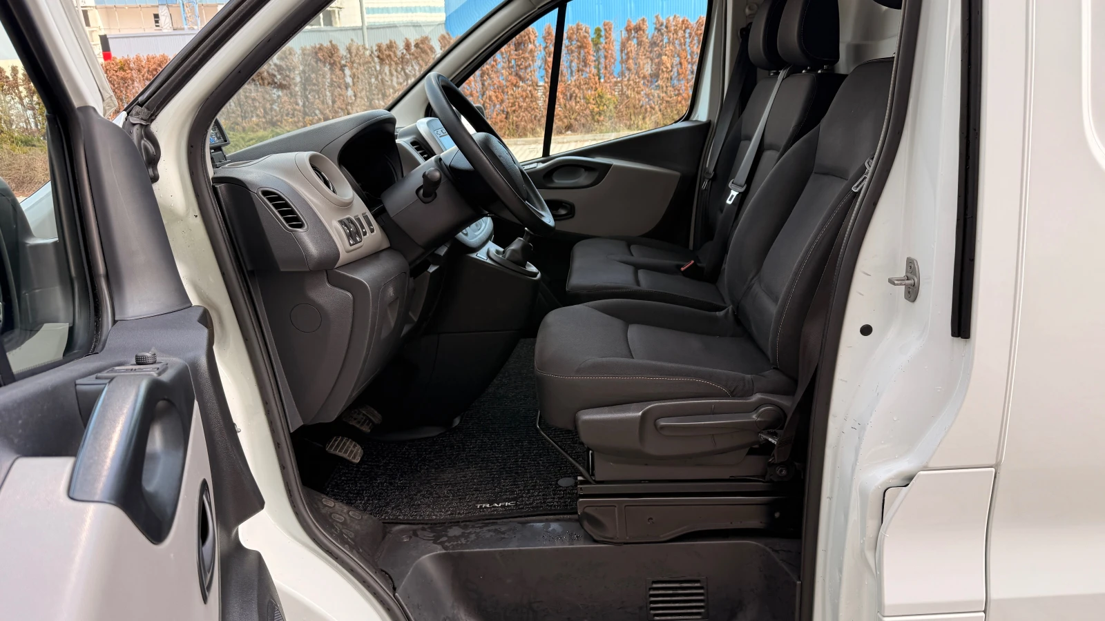 Renault Trafic 1.6-CDTI-Хладилен(Минусов+ Плусов-145hp/Navi, снимка 16 - Бусове и автобуси - 53874916