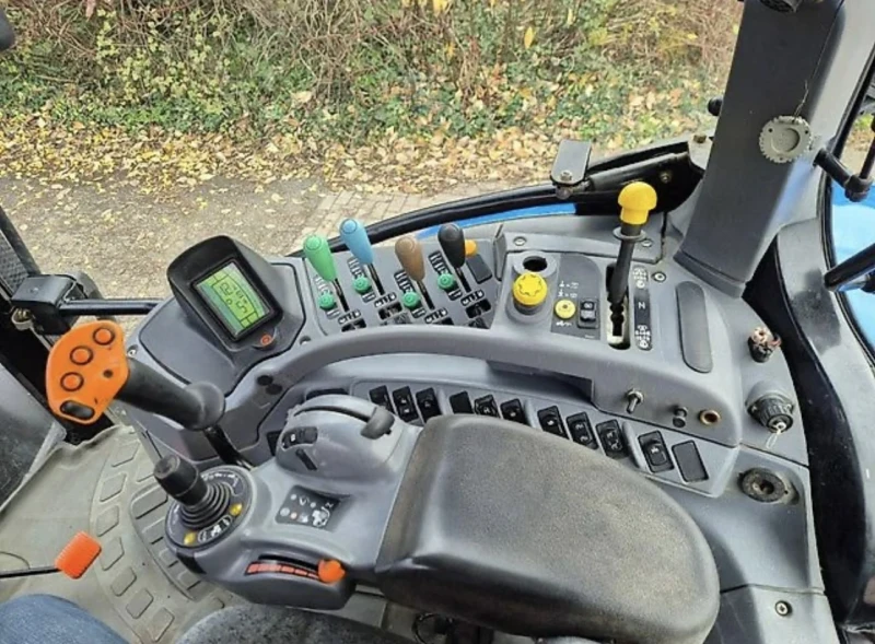 Трактор New Holland, снимка 5 - Селскостопанска техника - 52712821