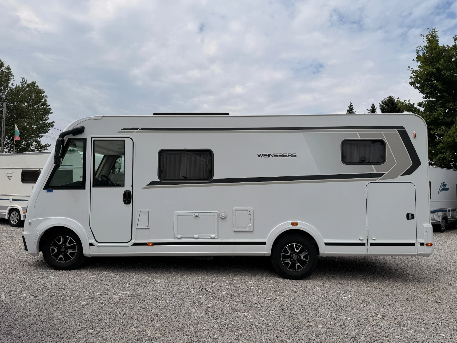 Кемпер Weinsberg CaraCore 650 MEG Зимен + Климатик, снимка 3 - Каравани и кемпери - 53244368