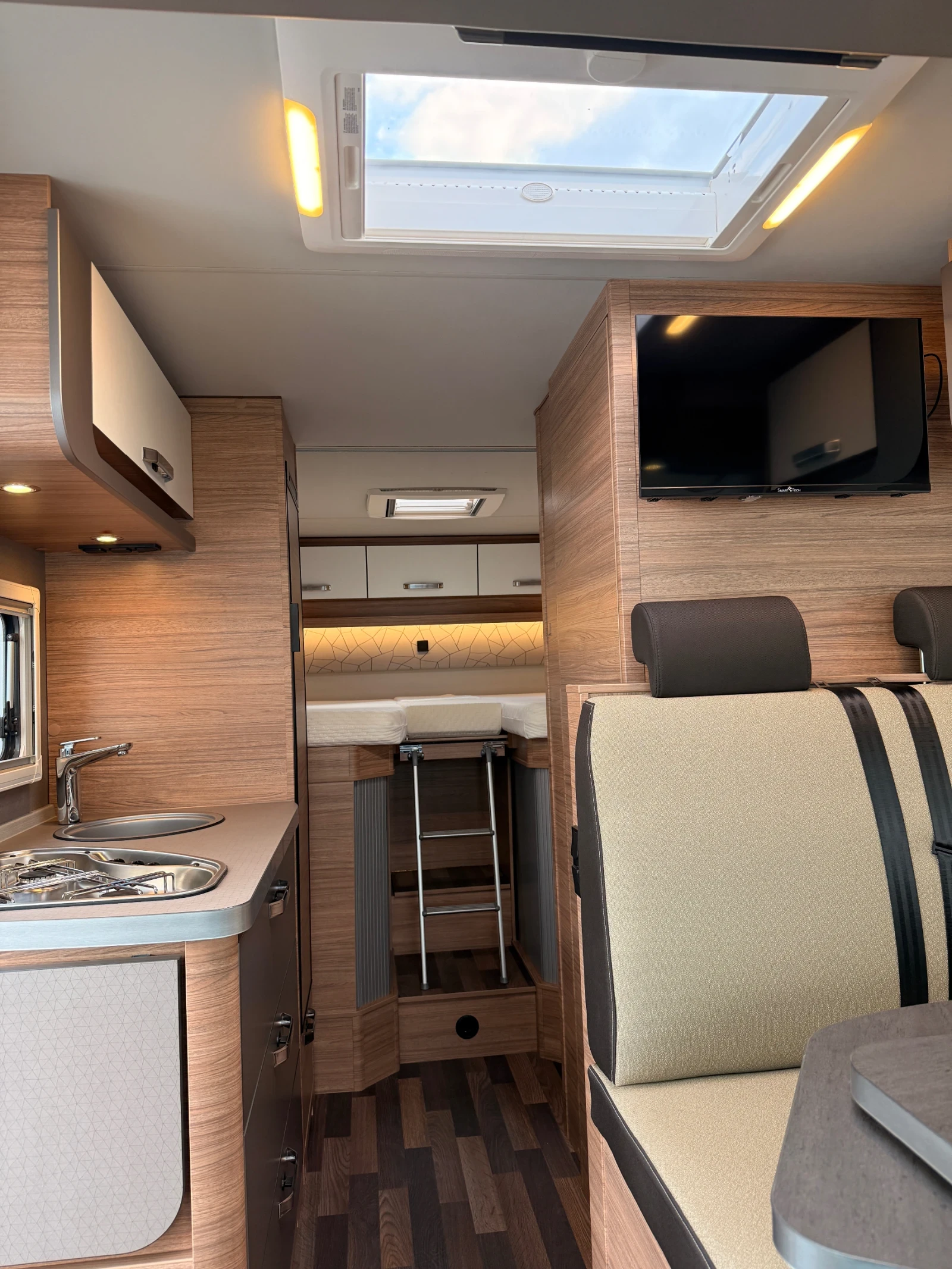 Кемпер Weinsberg CaraCore 650 MEG Зимен пакет, снимка 9 - Каравани и кемпери - 53244368