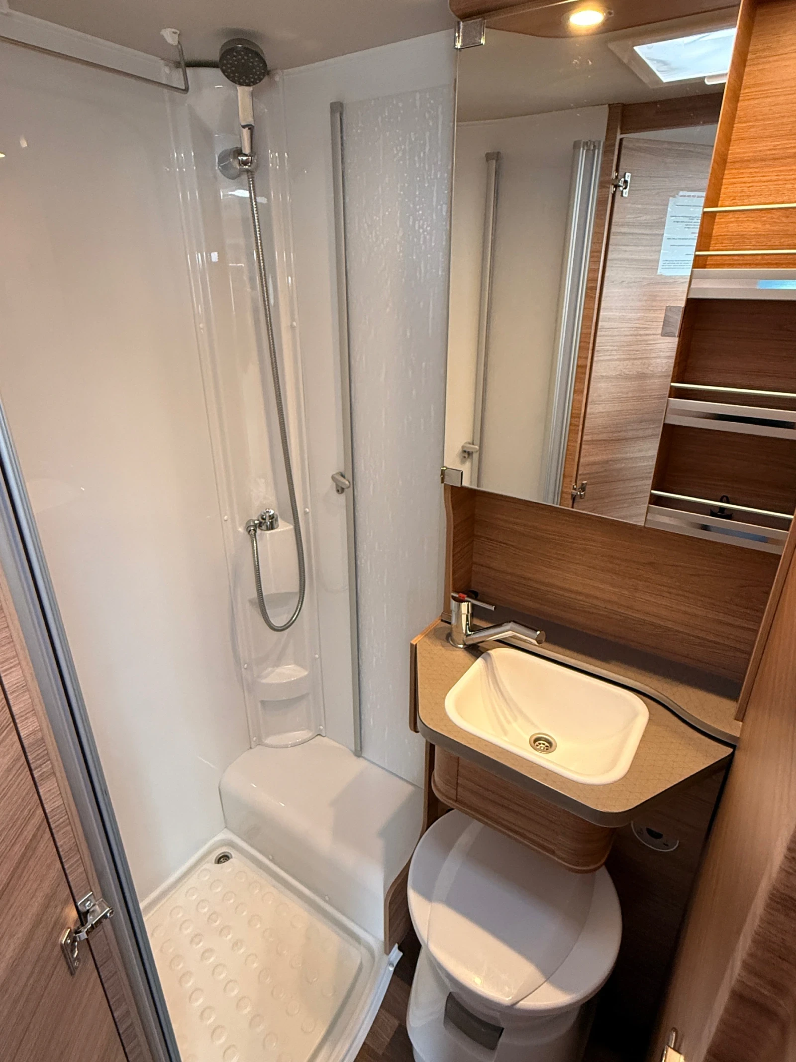 Кемпер Weinsberg CaraCore 650 MEG Зимен пакет, снимка 13 - Каравани и кемпери - 53244368