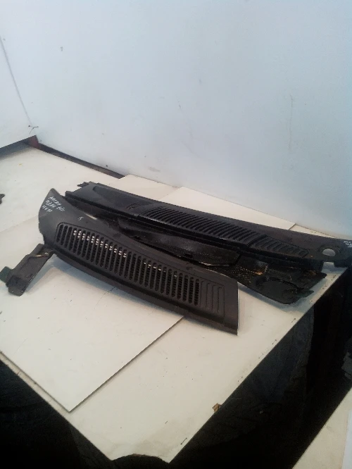 Кора под предни чистачки Рено Меган 1.6 бензин