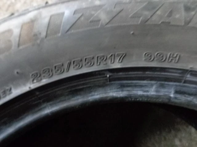 Гуми Зимни 235/55R17, снимка 8 - Гуми и джанти - 16589799