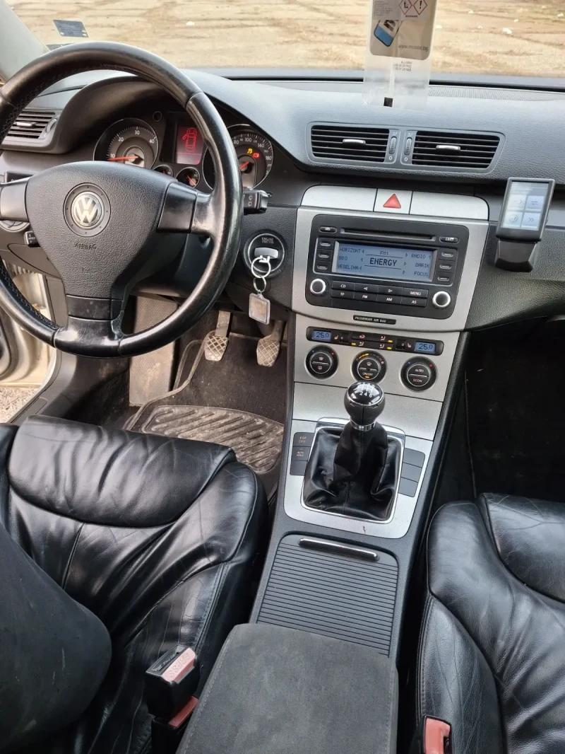 VW Passat 2.0 TDI, снимка 11 - Автомобили и джипове - 49457506