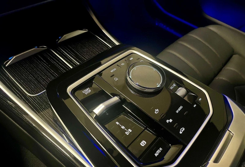 BMW i7 xDRIVE60 M-SPORT PAKET TV H/K 360 CAMERA, снимка 8 - Автомобили и джипове - 53406867