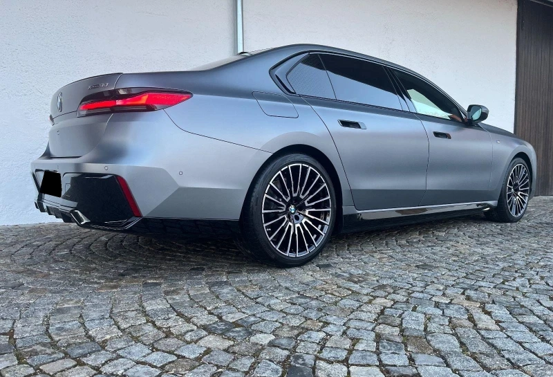 BMW i7 xDRIVE60 M-SPORT PAKET TV H/K 360 CAMERA, снимка 4 - Автомобили и джипове - 53406867