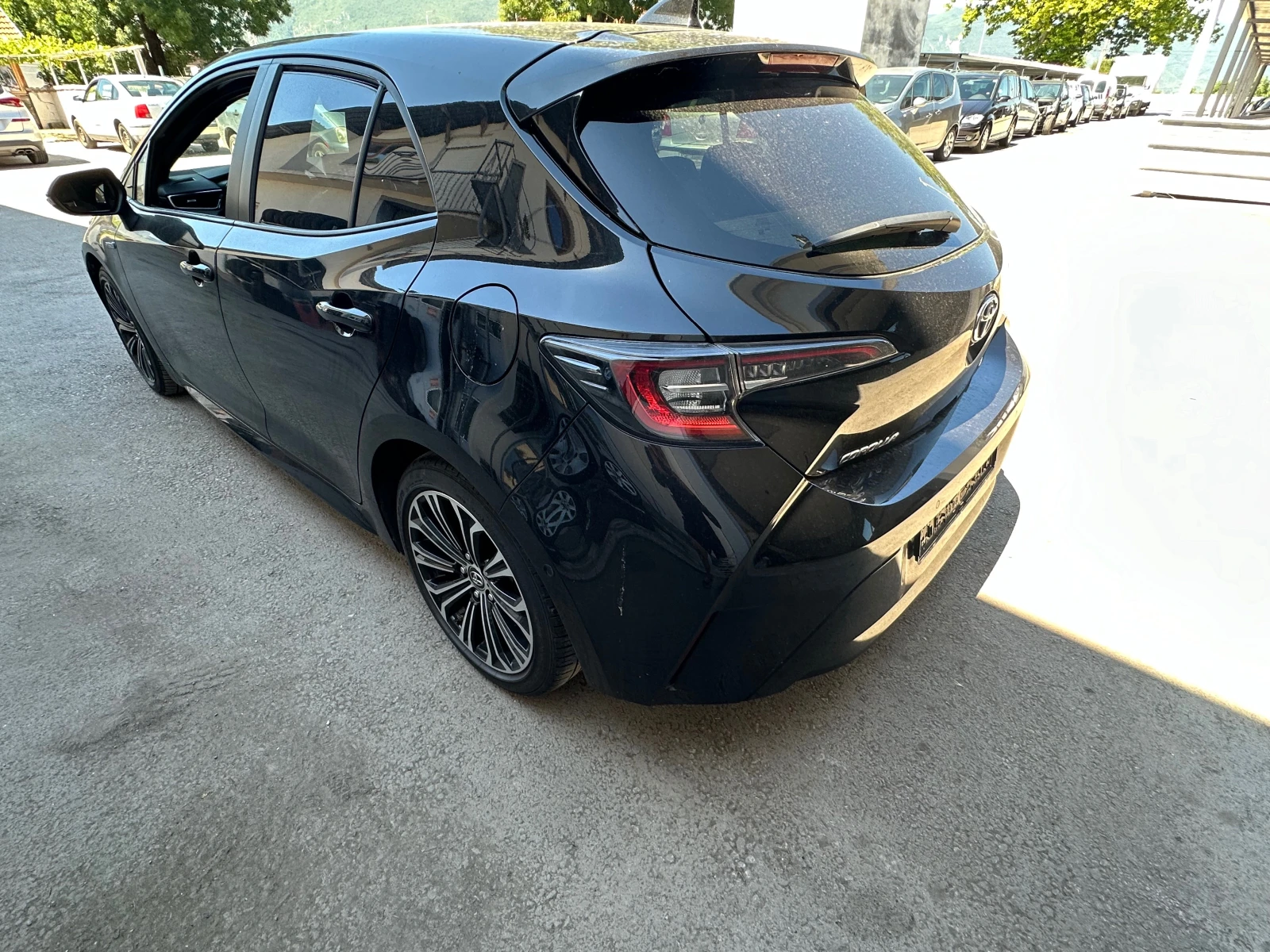 Toyota Corolla 1.8-2.0-Хибрид, снимка 2 - Автомобили и джипове - 55998993