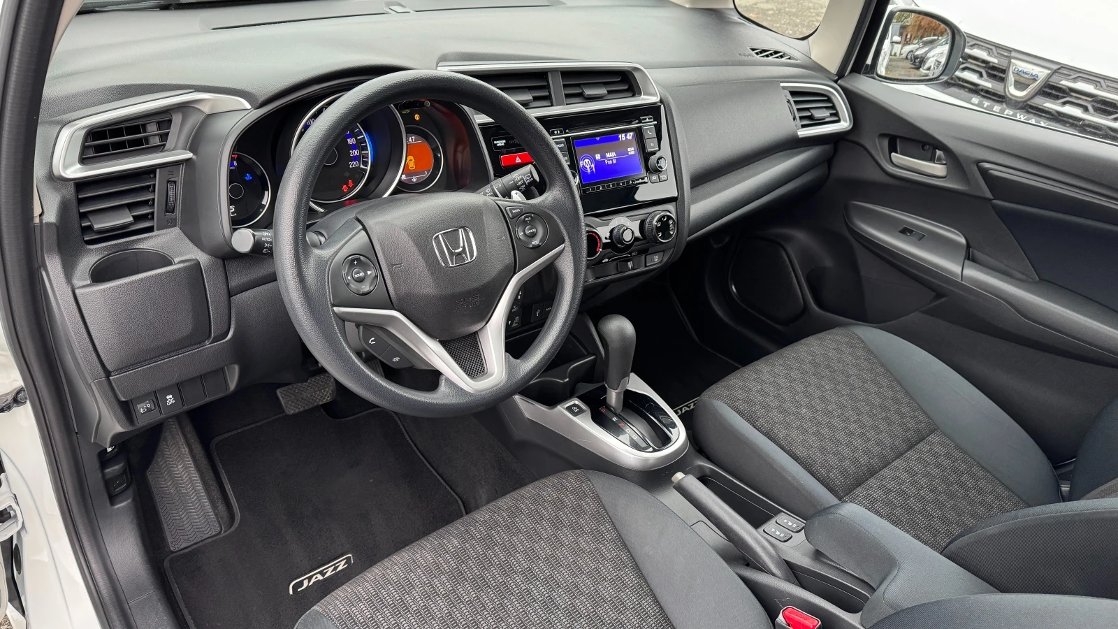 Honda Jazz 1.3i Автоматик! Внос Швейцария! LED, Tel. ... - изображение 10