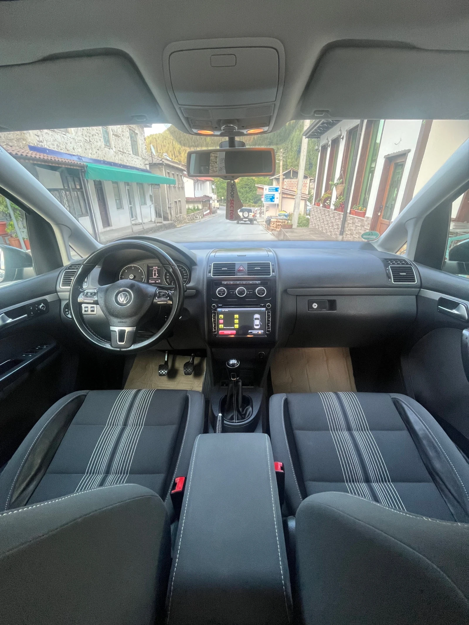VW Touran Volkswagen Touran 1.6 TDI Highline BlueMotion - изображение 6