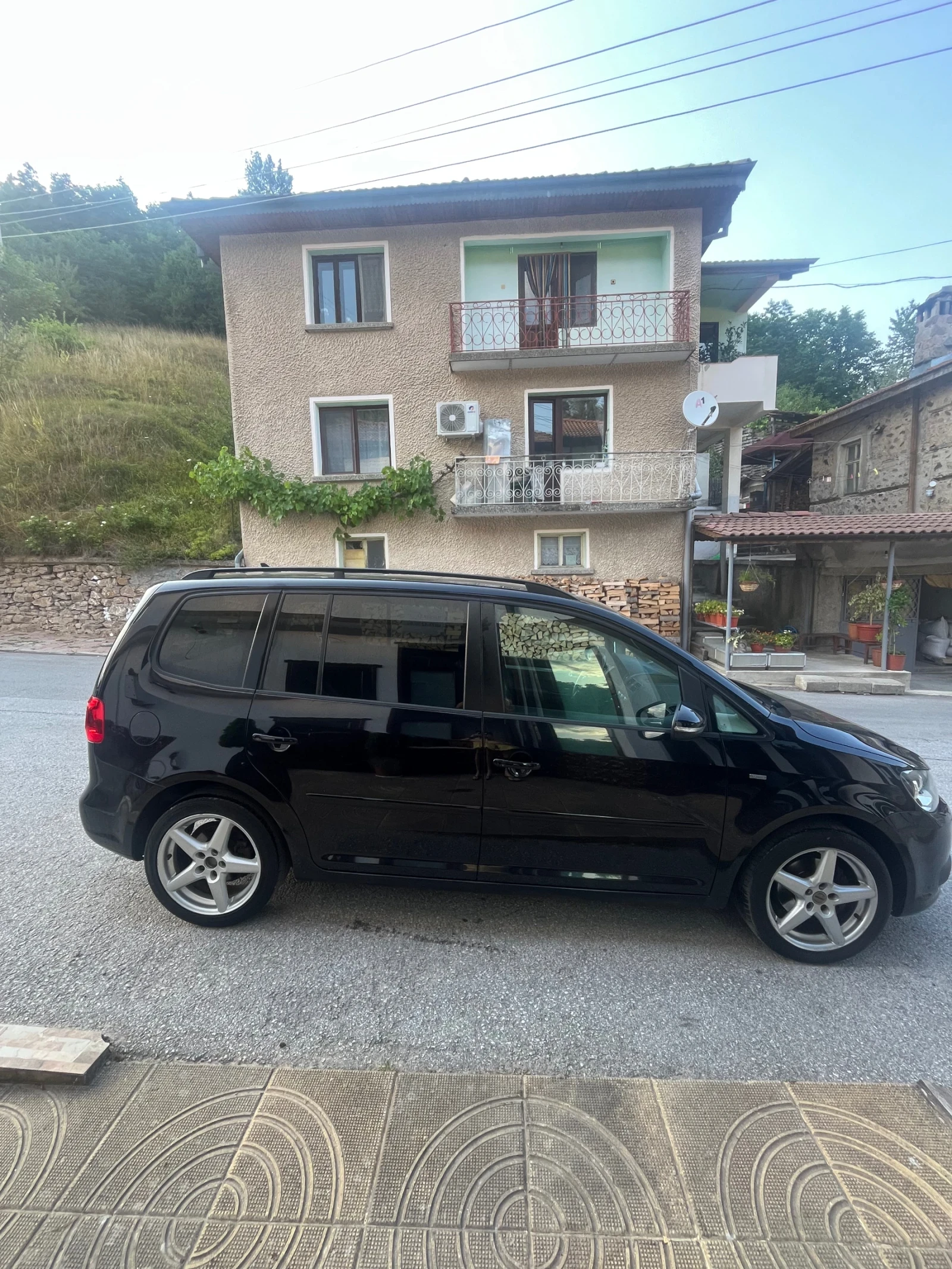VW Touran Volkswagen Touran 1.6 TDI Highline BlueMotion - изображение 4