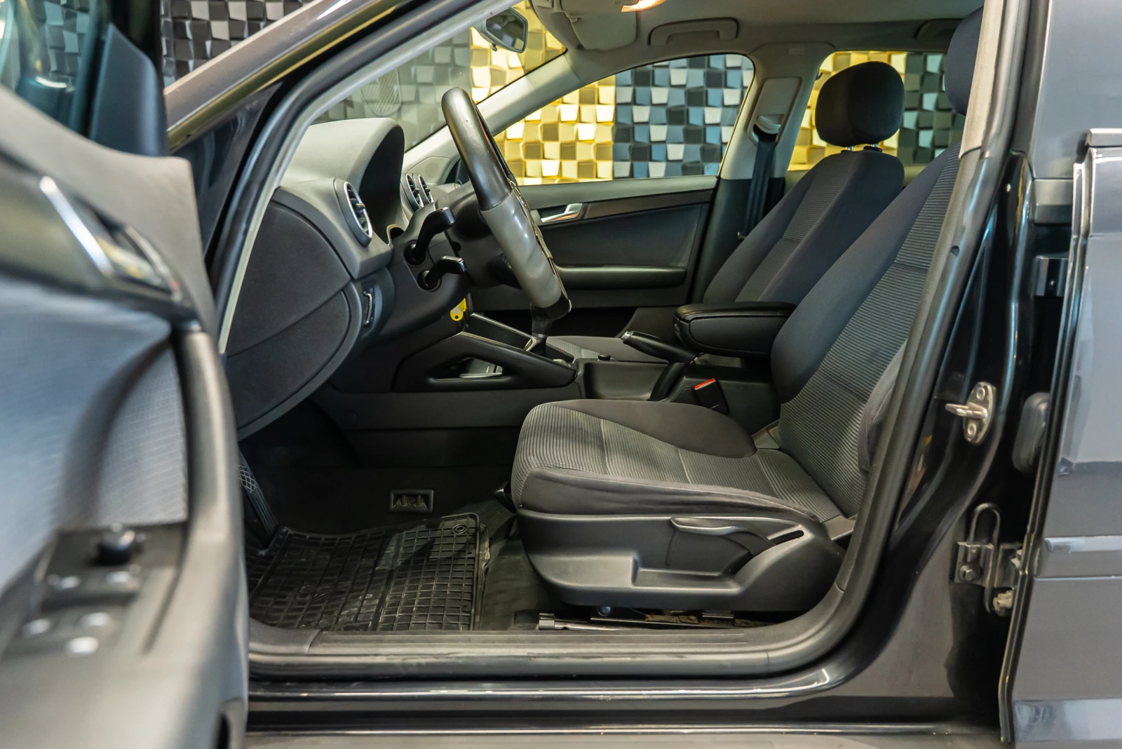 Audi A3 2.0 TDI, снимка 14 - Автомобили и джипове - 54477866