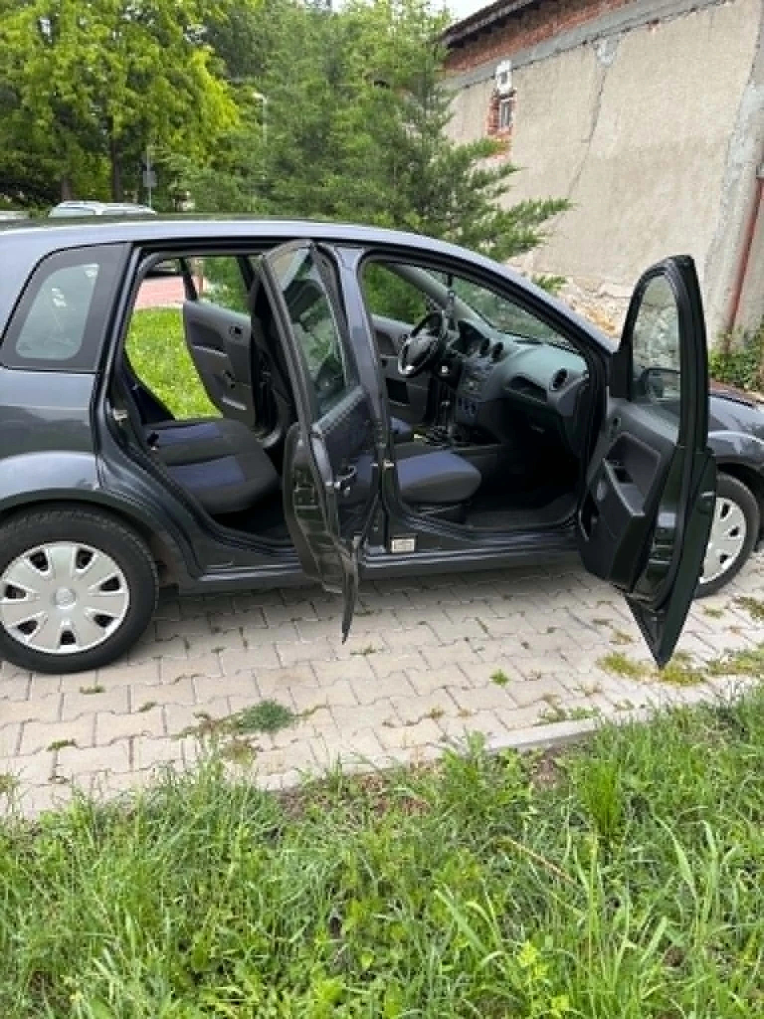 Ford Fiesta 1.3i, снимка 8 - Автомобили и джипове - 54542686