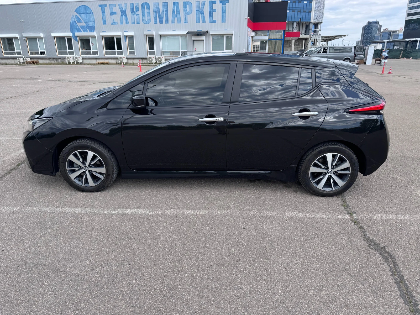 Nissan Leaf , снимка 8 - Автомобили и джипове - 54577638