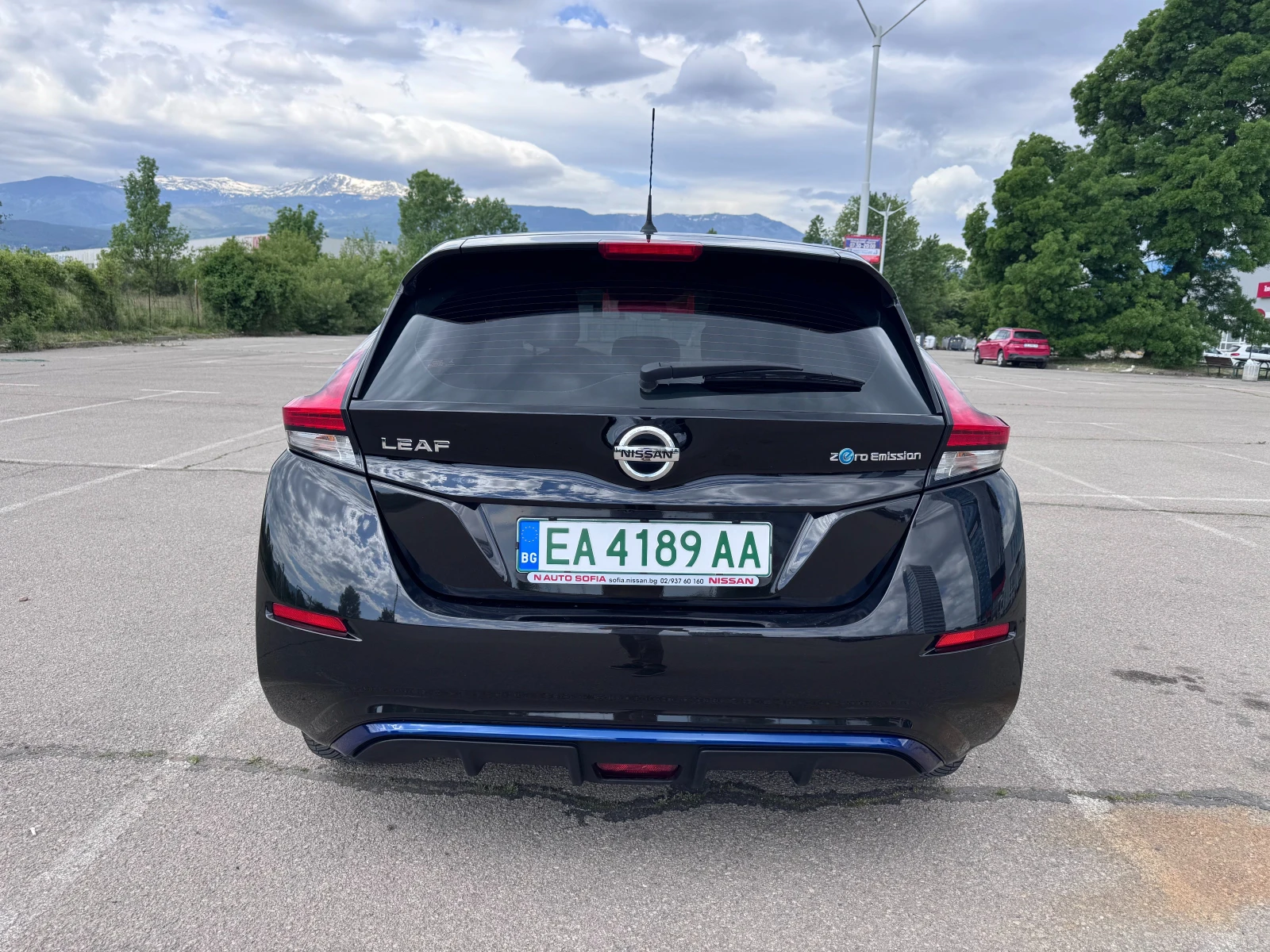 Nissan Leaf , снимка 2 - Автомобили и джипове - 54577638