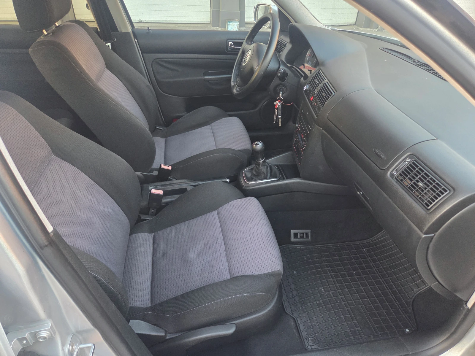 VW Golf 1.6i-Gaz.Inj./klima, снимка 15 - Автомобили и джипове - 55978287