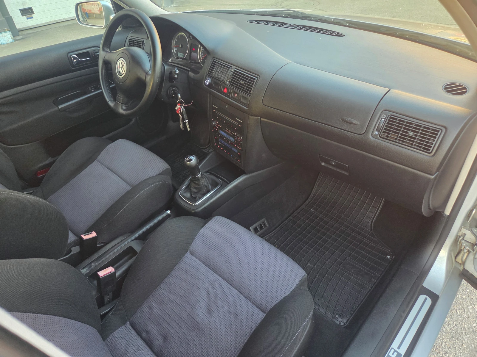 VW Golf 1.6i-Gaz.Inj./klima, снимка 14 - Автомобили и джипове - 55978287