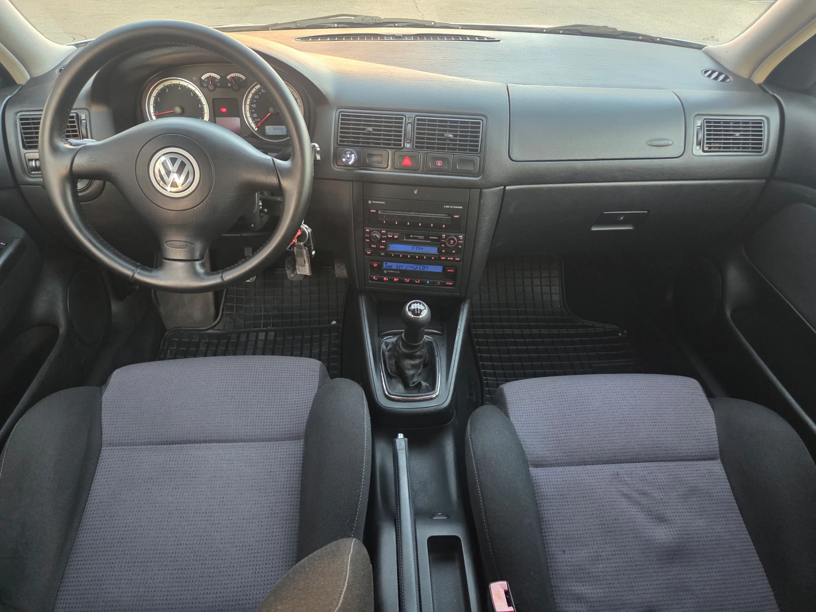 VW Golf 1.6i-Gaz.Inj./klima, снимка 11 - Автомобили и джипове - 55978287