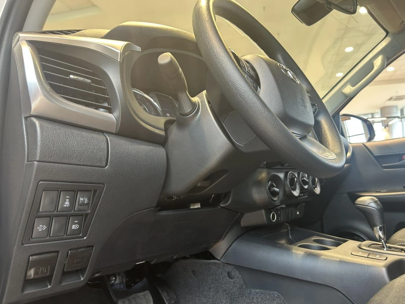 Toyota Hilux 2.4D 6AT Comfort, снимка 10 - Автомобили и джипове - 52477356