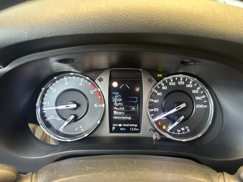 Toyota Hilux 2.4D 6AT Comfort, снимка 12 - Автомобили и джипове - 52477356