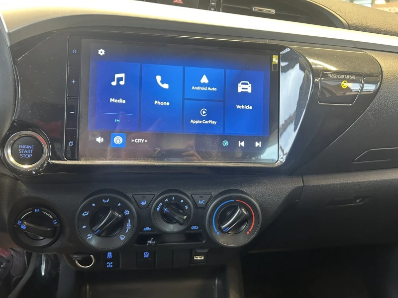 Toyota Hilux 2.4D 6AT Comfort, снимка 11 - Автомобили и джипове - 52477356