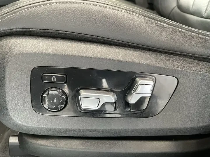 BMW X5 xDrive40i M SPORT/ОБДУХВАНЕ/360/ВЪЗДУШНО/3rd Row, снимка 11 - Автомобили и джипове - 56088263